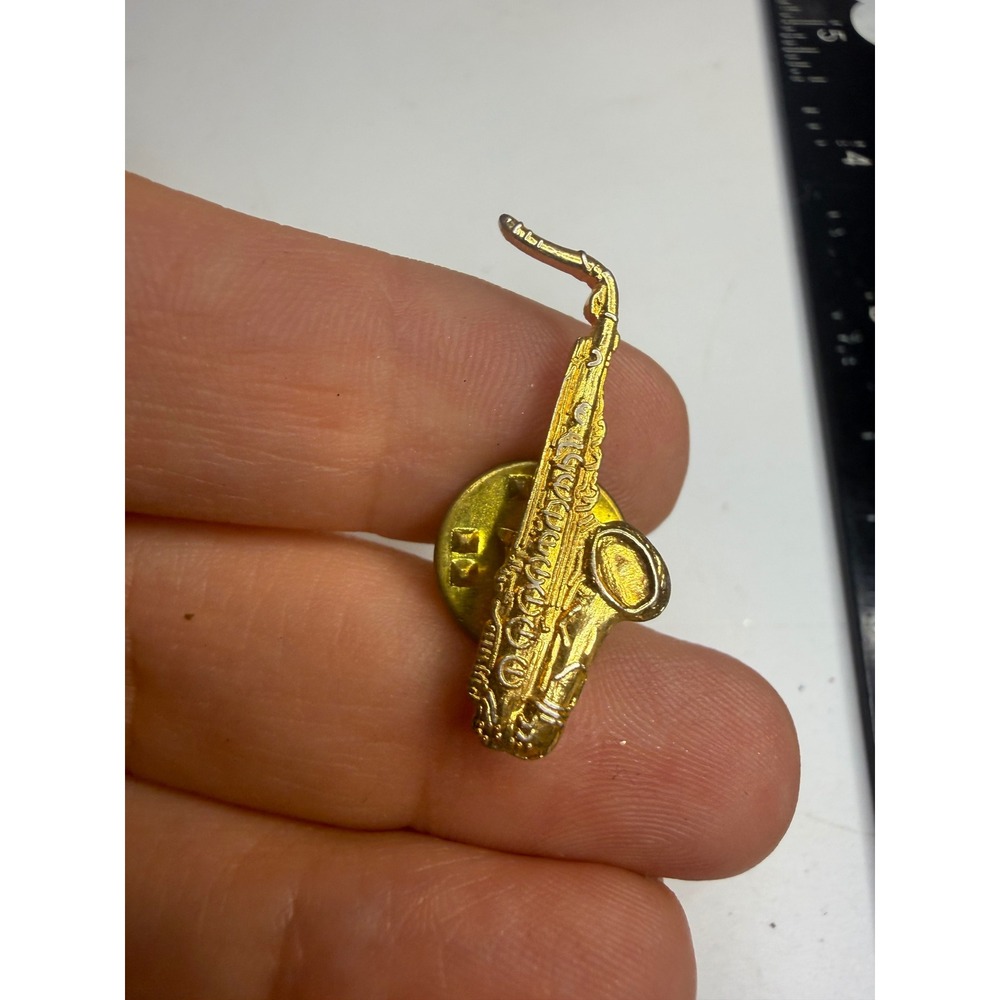 Gold Tone Saxophone Lapel Pin Musical Instrument Jazz Band Accessory